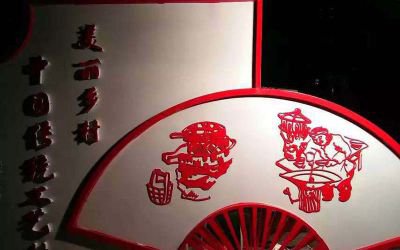 室內(nèi)商場(chǎng)創(chuàng)意彩繪玻璃鋼折扇雕塑