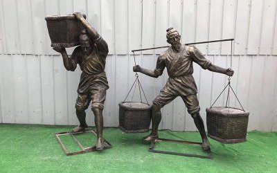 抗筐挑擔(dān)子人物玻璃鋼仿銅農(nóng)耕勞動人物雕塑