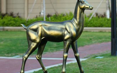 公園大型仿真動物玻璃鋼仿銅鹿雕塑