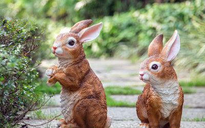 戶外公園兩只玻璃鋼仿真動物兔子雕塑
