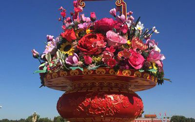 國慶節(jié)廣場玻璃鋼彩繪仿真花朵大花籃雕塑