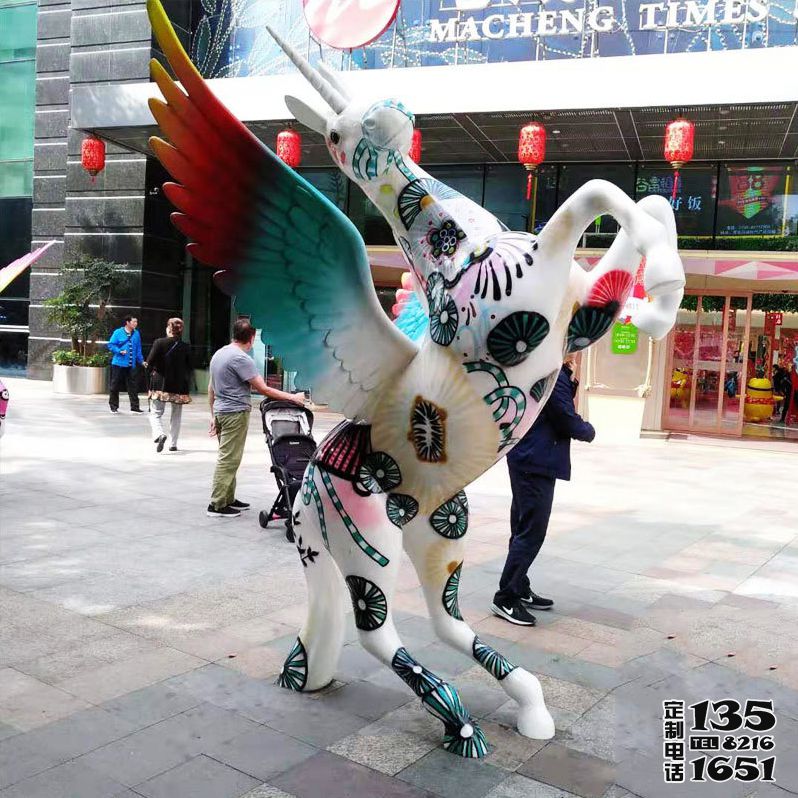 街道邊擺放的起飛玻璃鋼彩繪飛馬雕塑 街道邊擺放的起飛玻璃鋼彩繪飛馬雕塑