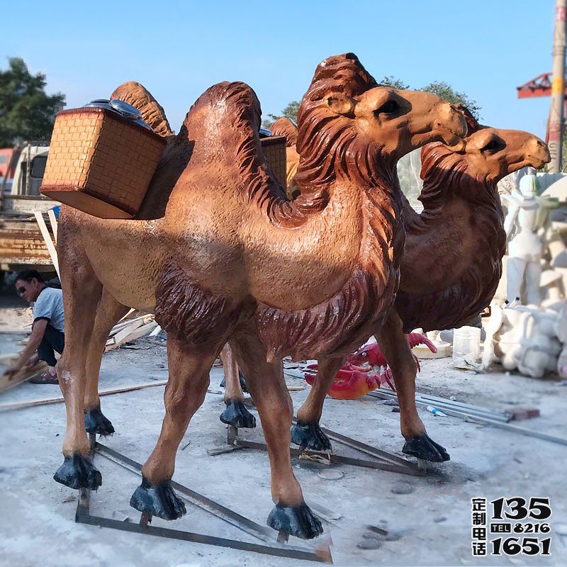 城市廣場玻璃鋼仿真動物戶外景觀大型駱駝雕塑 城市廣場玻璃鋼仿真動物戶外景觀大型駱駝雕塑